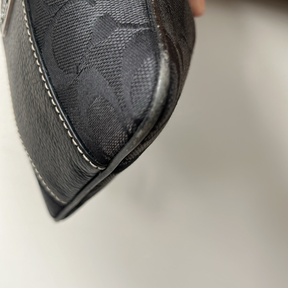 Coach wristlet authentic - Picture 6 of 9